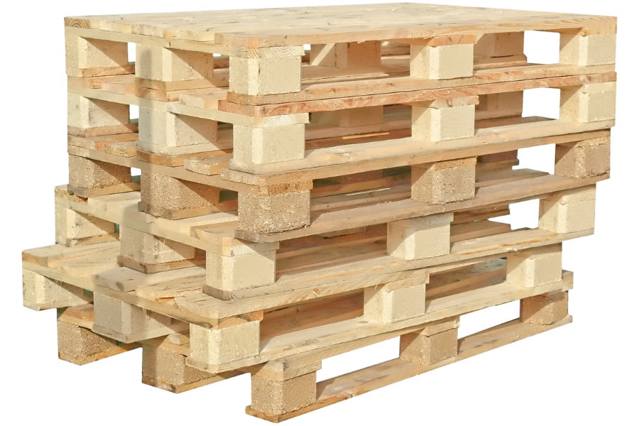 pallet de madera apilados