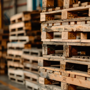 peso de una tarima de madera estándar